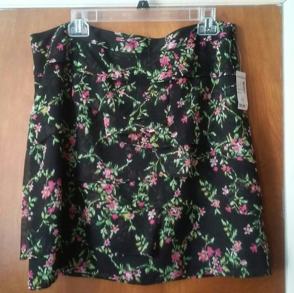 Dressbarn Black Floral Skirt size 16 NWT